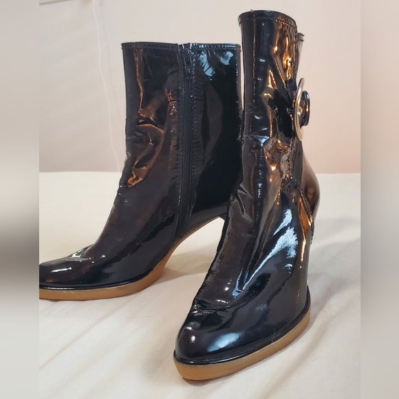 Stuart Weitzman Size 7 Black Patent Gloss Heel Booties With Buckle - Picture 3 of 9